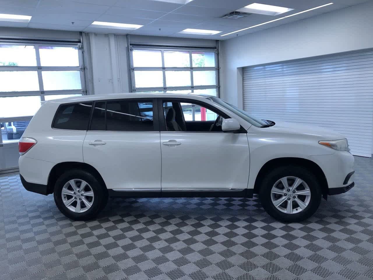 Thumbnail: 2013 Toyota Highlander - 34