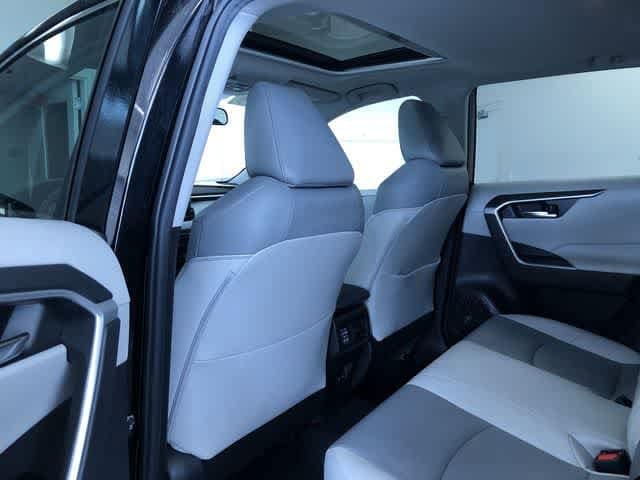 Thumbnail: 2020 Toyota RAV4 - 18