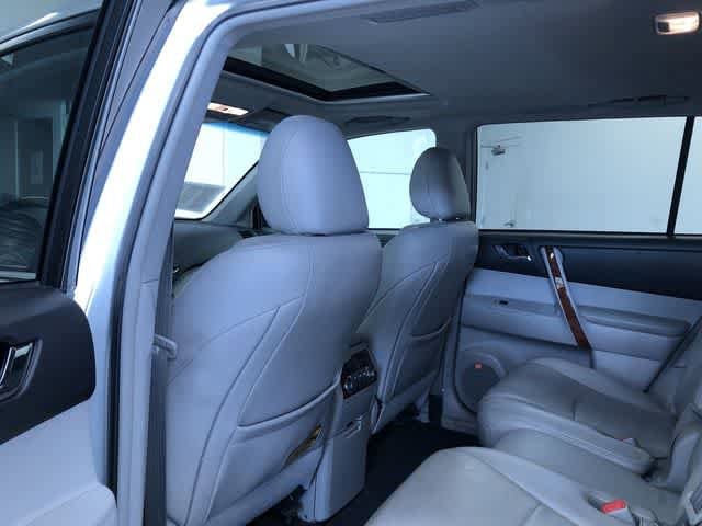Thumbnail: 2013 Toyota Highlander - 20
