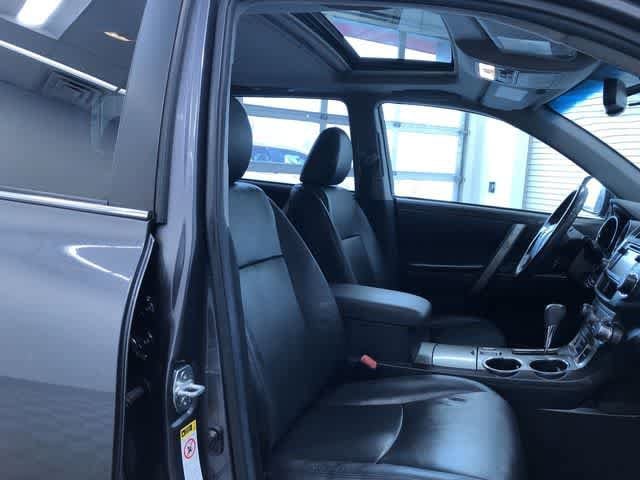 Thumbnail: 2013 Toyota Highlander - 15