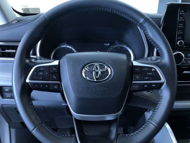 Thumbnail: 2022 Toyota Highlander - 23