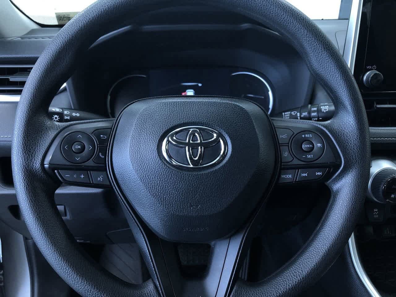 2024 Toyota RAV4 XLE 24