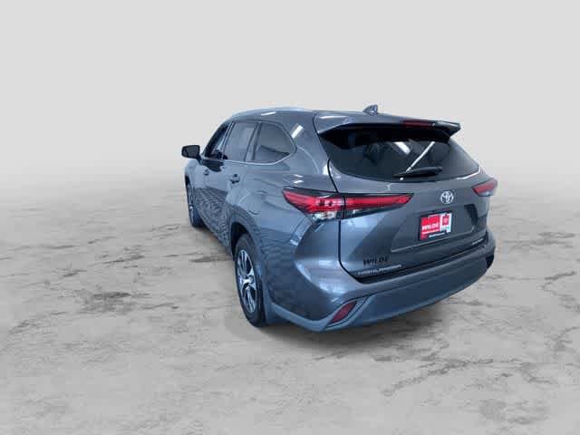 Thumbnail: 2022 Toyota Highlander - 7