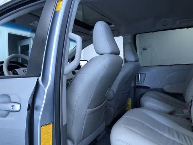 Thumbnail: 2014 Toyota Sienna - 22