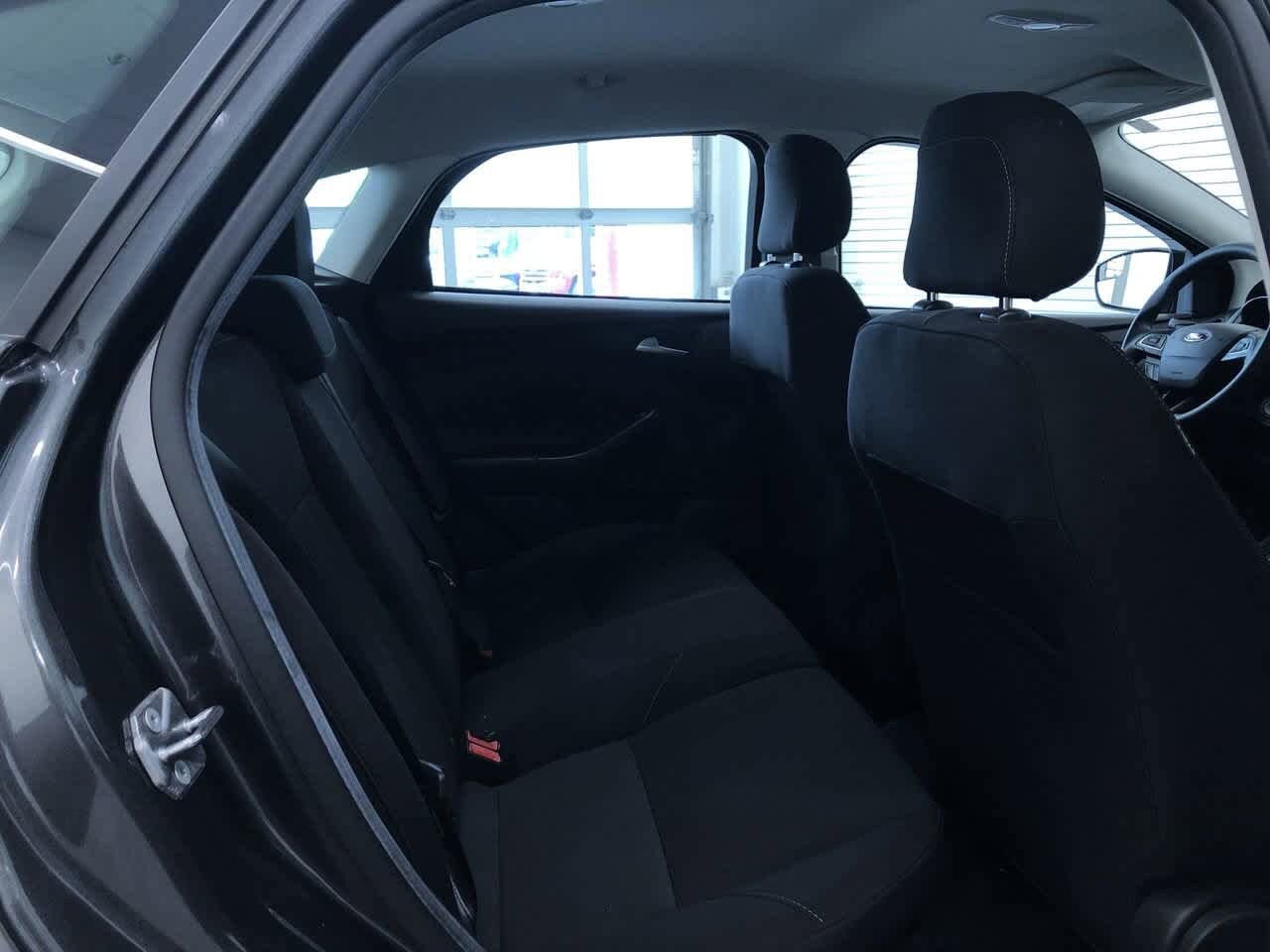 2018 Ford Focus SE 21