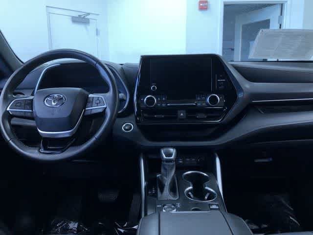 Thumbnail: 2025 Toyota Highlander - 17