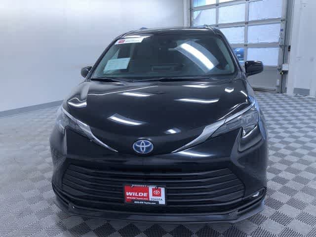 Thumbnail: 2025 Toyota Sienna - 14