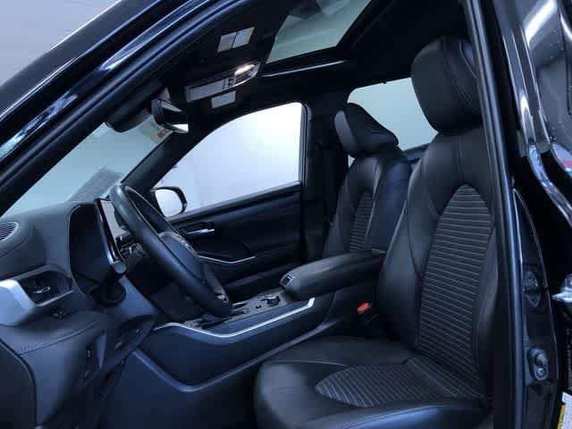 Thumbnail: 2025 Toyota Highlander - 18