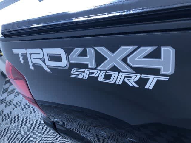 Thumbnail: 2018 Toyota Tacoma - 10