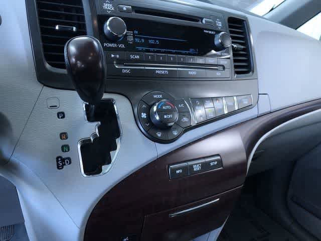 Thumbnail: 2014 Toyota Sienna - 34