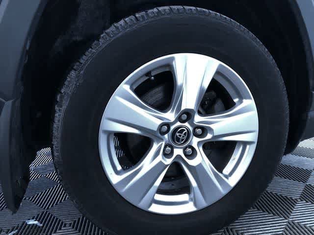 Thumbnail: 2020 Toyota RAV4 - 16