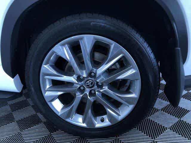 Thumbnail: 2022 Toyota Highlander - 16