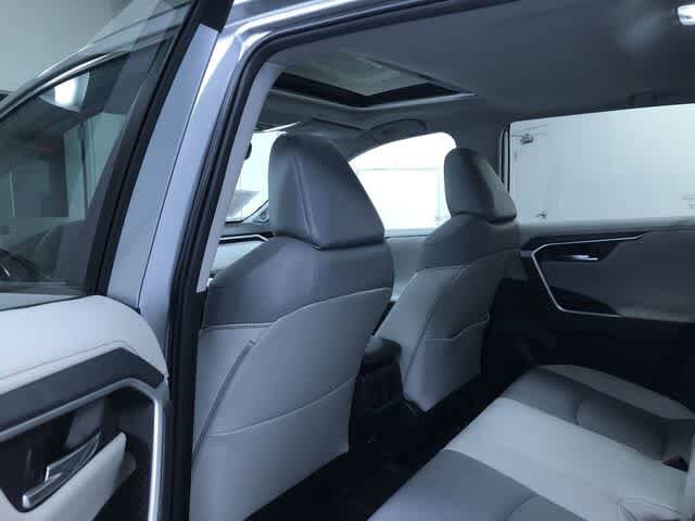 Thumbnail: 2022 Toyota RAV4 - 19