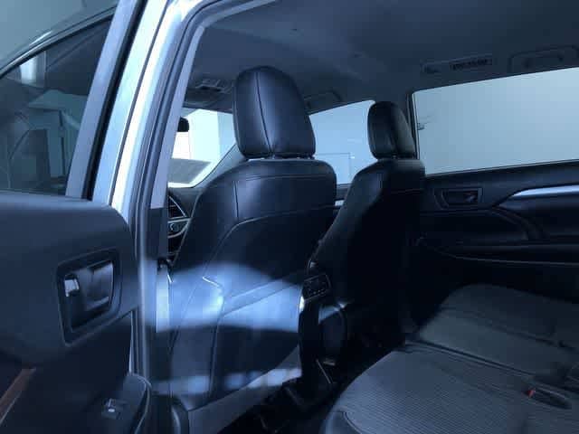Thumbnail: 2019 Toyota Highlander - 21