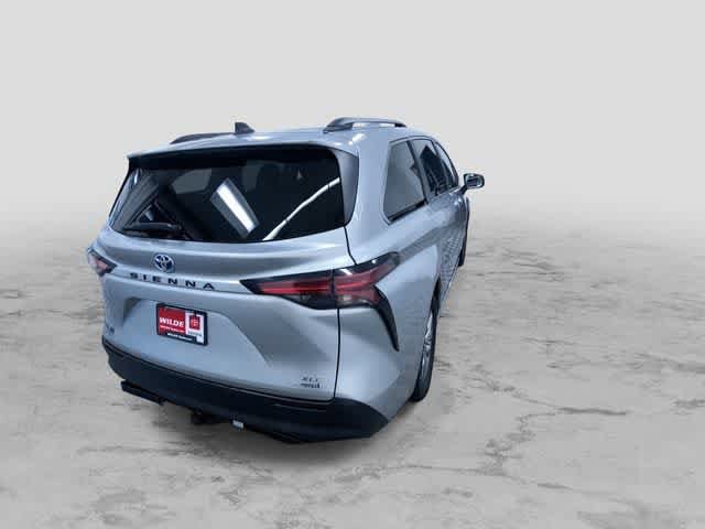Thumbnail: 2021 Toyota Sienna - 9