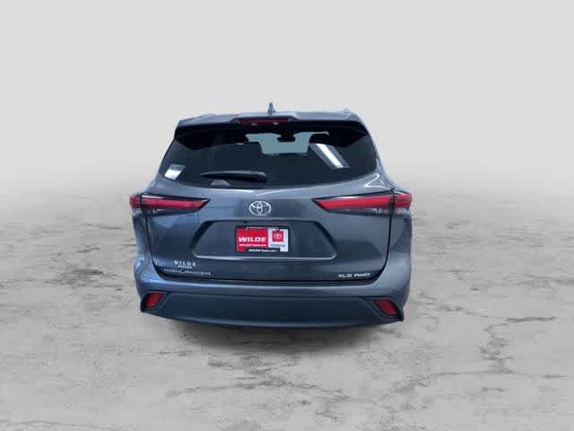Thumbnail: 2022 Toyota Highlander - 8