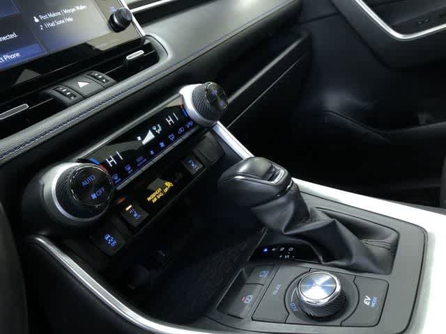 Thumbnail: 2022 Toyota RAV4 - 22