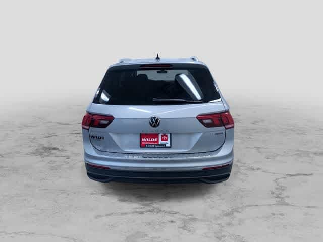 Thumbnail: 2022 Volkswagen Tiguan - 8