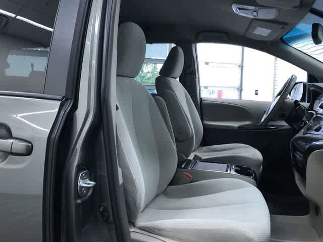 Thumbnail: 2012 Toyota Sienna - 23