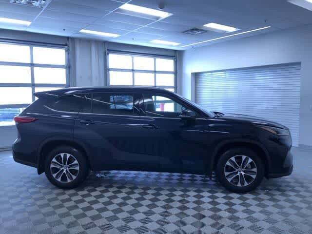 Thumbnail: 2021 Toyota Highlander - 36
