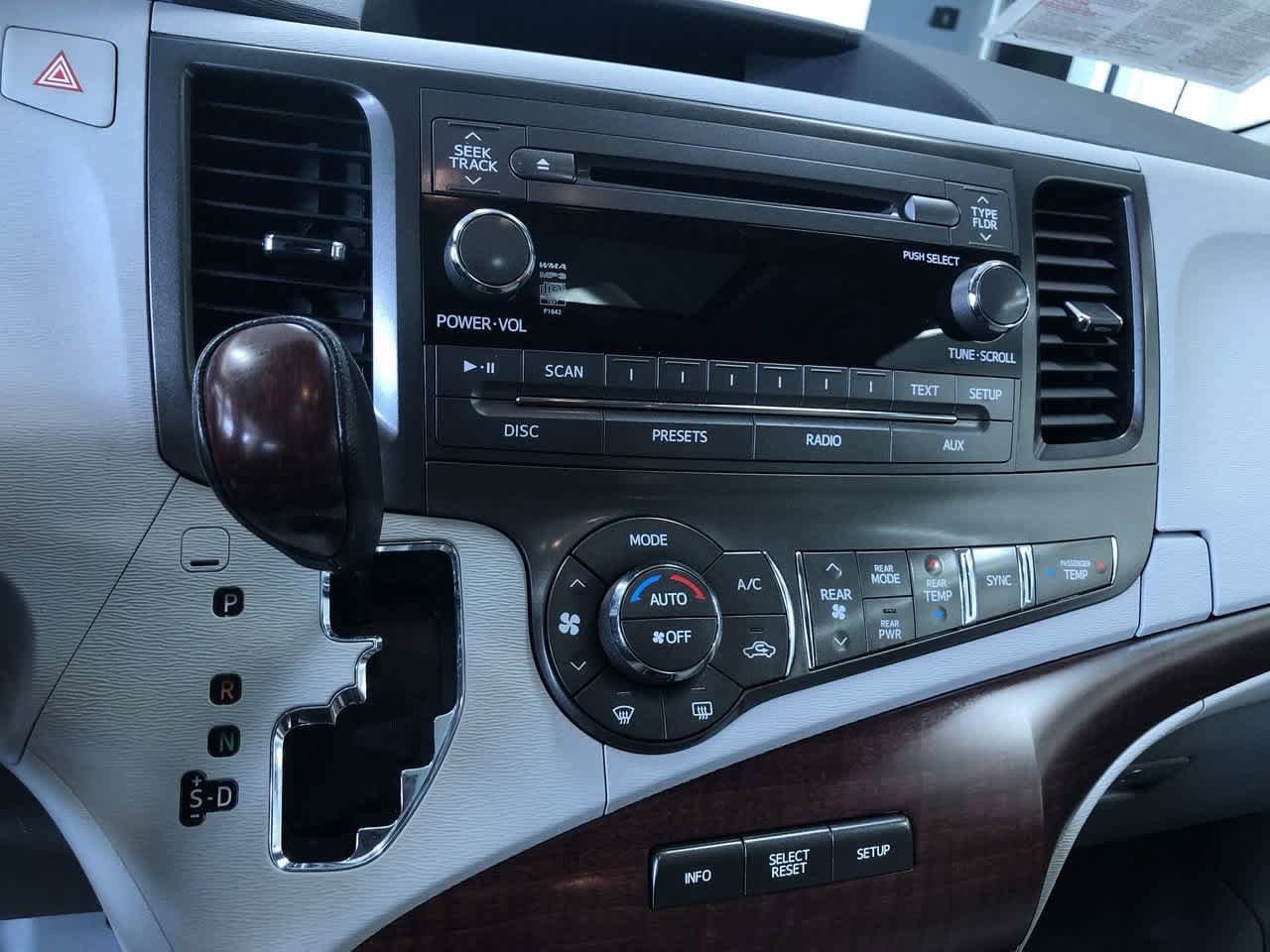 Thumbnail: 2012 Toyota Sienna - 27