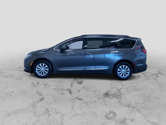 Thumbnail: 2017 Chrysler Pacifica - 7