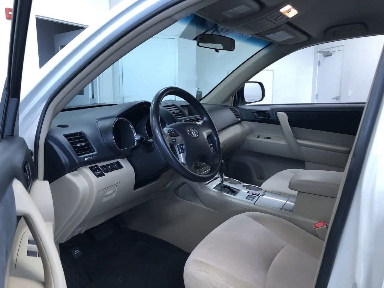 Thumbnail: 2013 Toyota Highlander - 10
