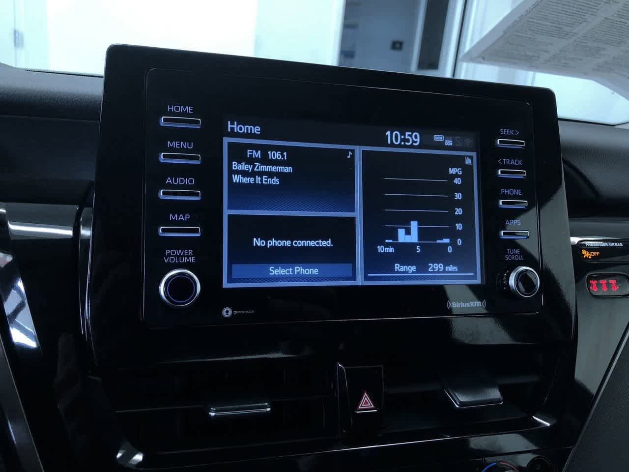 2024 Toyota Camry SE 33