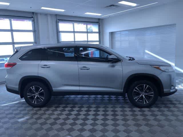 Thumbnail: 2019 Toyota Highlander - 38