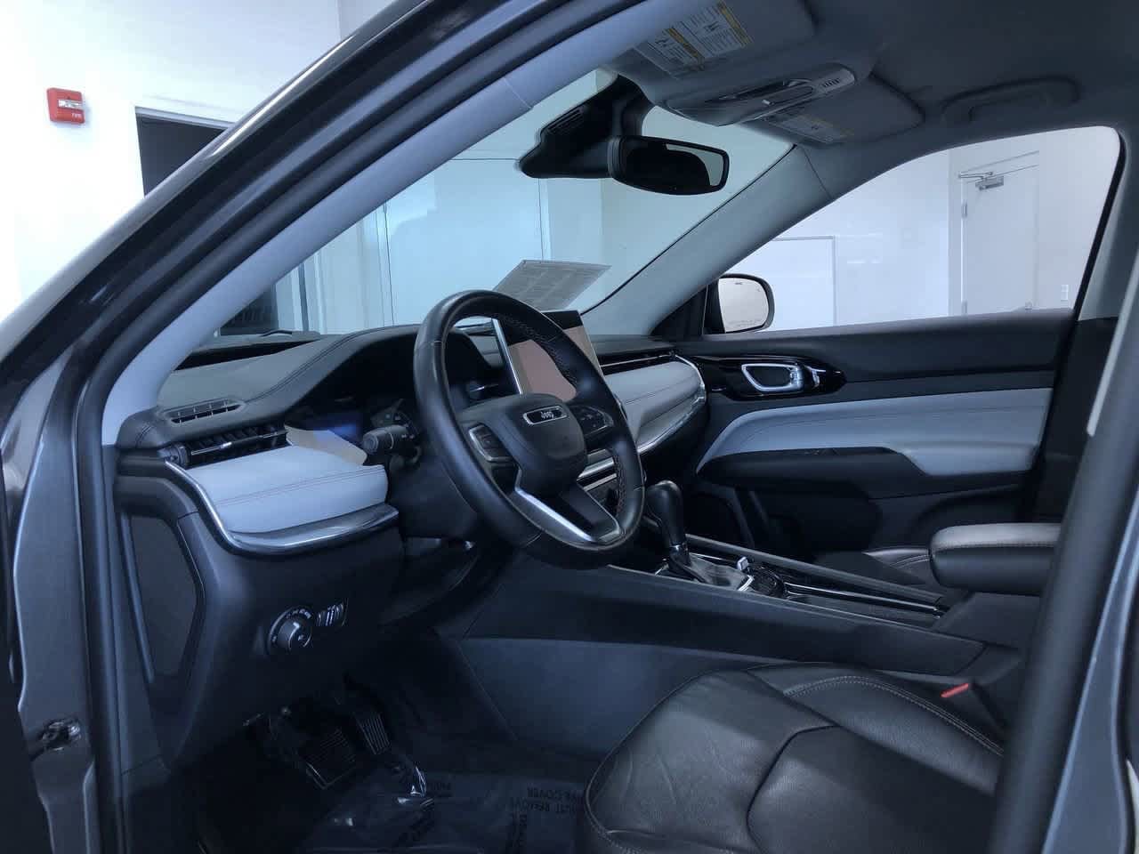 Thumbnail: 2022 Jeep Compass - 10