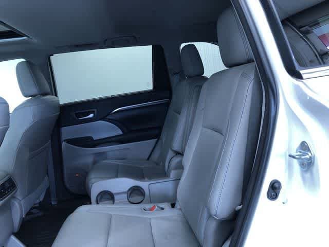 Thumbnail: 2016 Toyota Highlander - 23