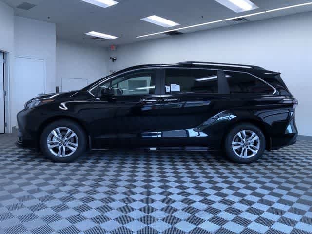 Thumbnail: 2026 Toyota Sienna - 11