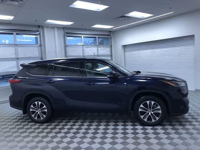 Thumbnail: 2021 Toyota Highlander - 35