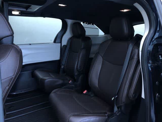 Thumbnail: 2021 Toyota Sienna - 14