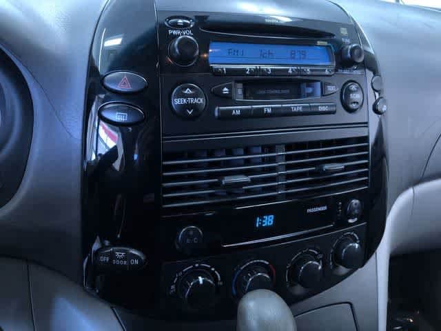 Thumbnail: 2005 Toyota Sienna - 28