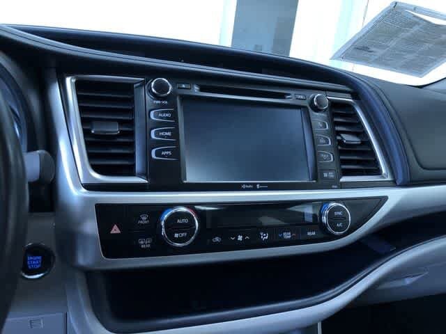 Thumbnail: 2015 Toyota Highlander - 29