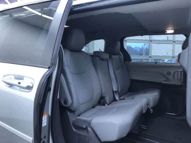 Thumbnail: 2021 Toyota Sienna - 21