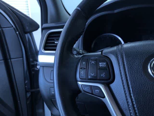 Thumbnail: 2015 Toyota Highlander - 26