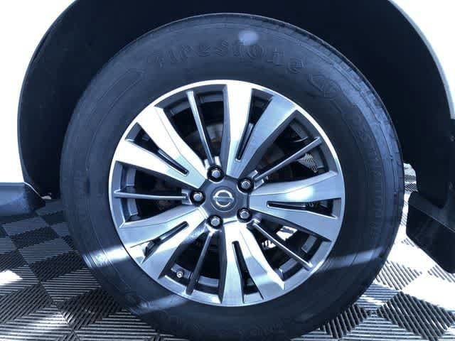 Thumbnail: 2017 Nissan Pathfinder - 16