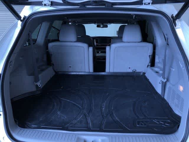 Thumbnail: 2016 Toyota Highlander - 35