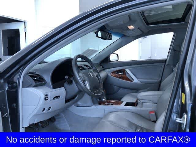 2011 Toyota Camry Hybrid photo 2