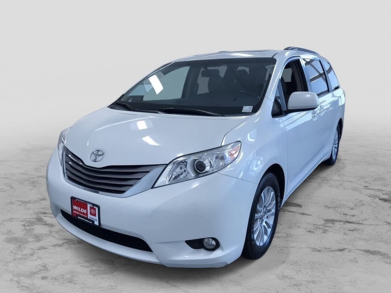2015 Toyota Sienna XLE Hero Image