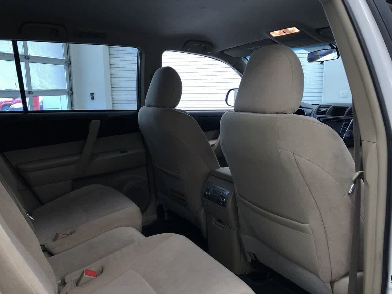 Thumbnail: 2013 Toyota Highlander - 21