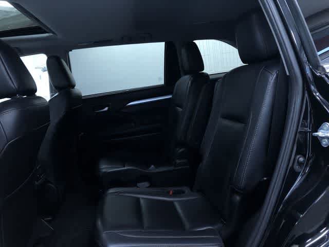 Thumbnail: 2019 Toyota Highlander - 20