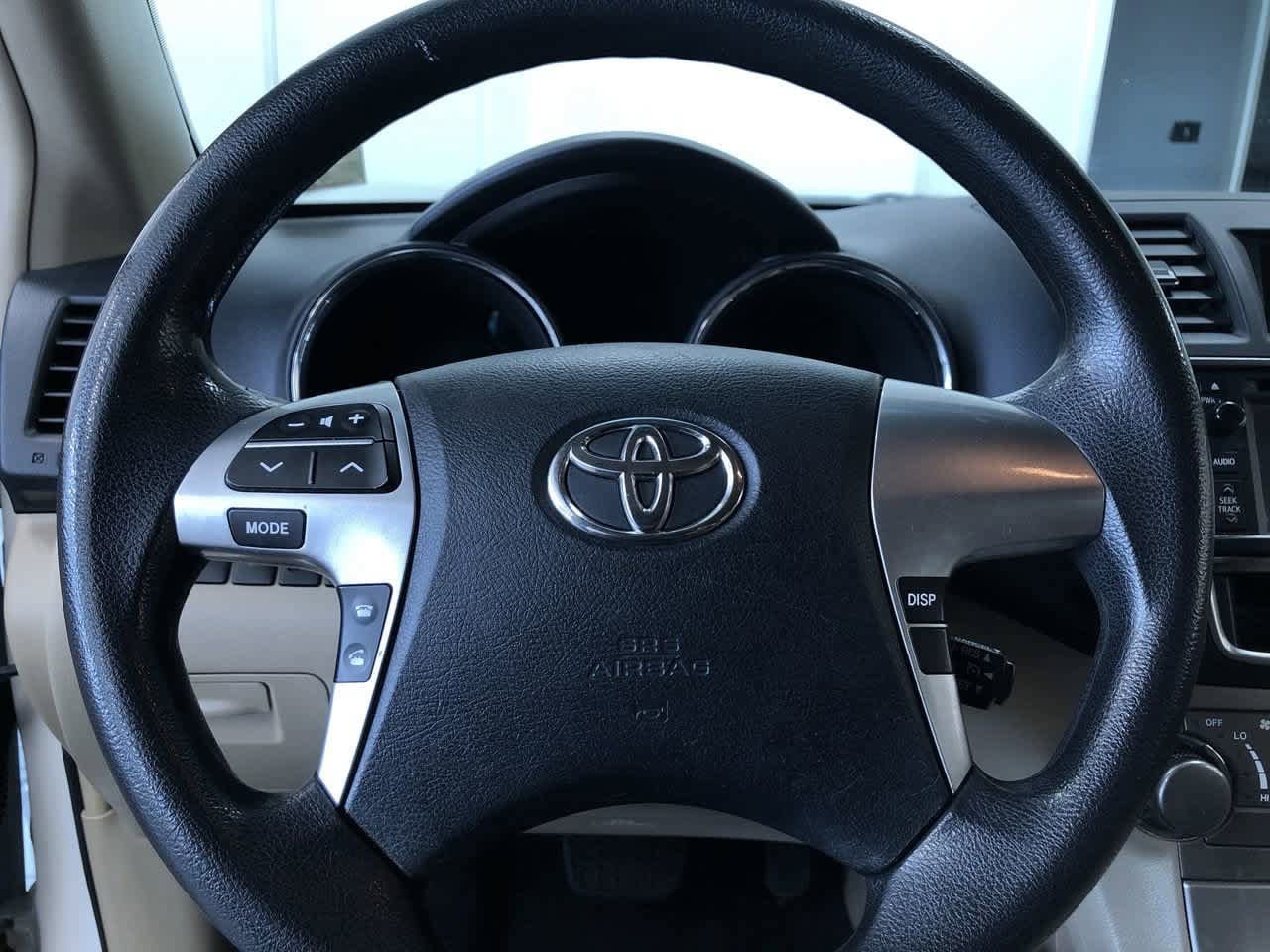 Thumbnail: 2013 Toyota Highlander - 24