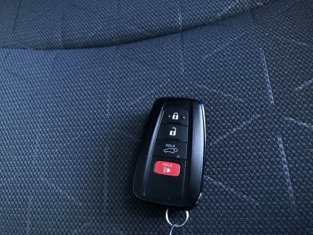 Thumbnail: 2022 Toyota RAV4 - 25