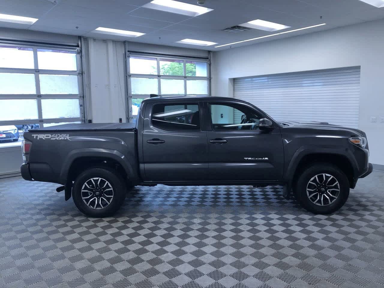 Thumbnail: 2022 Toyota Tacoma - 6