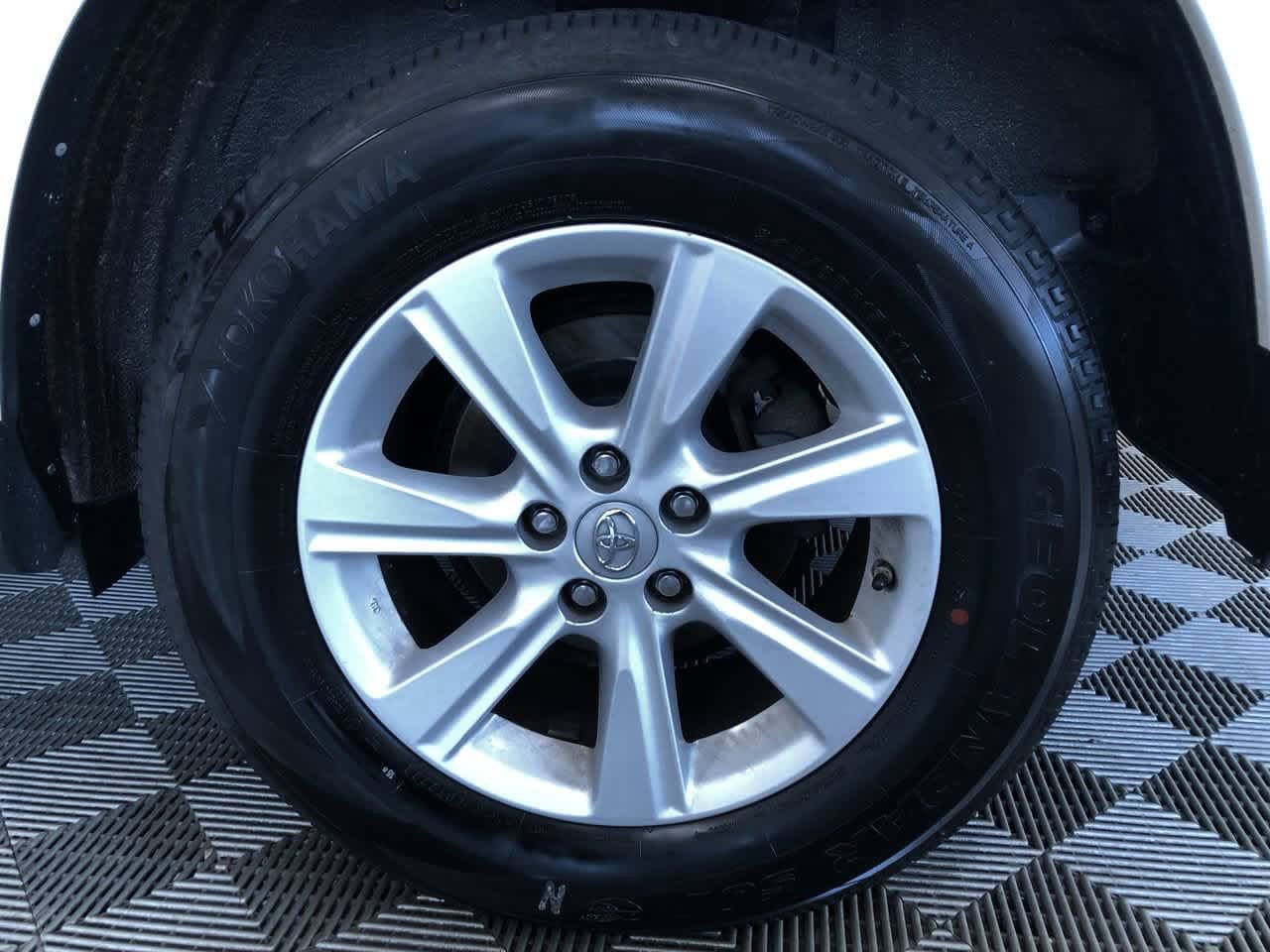 Thumbnail: 2013 Toyota Highlander - 15