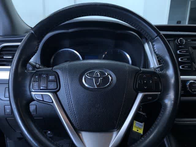 Thumbnail: 2015 Toyota Highlander - 28