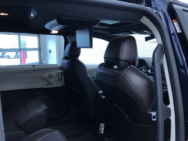 Thumbnail: 2021 Toyota Sienna - 16